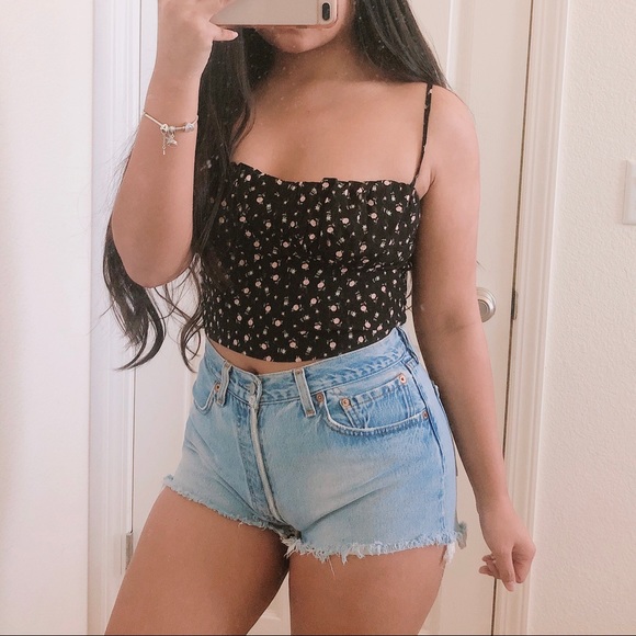 Adorable floral ruched bust crop top - Picture 2 of 7